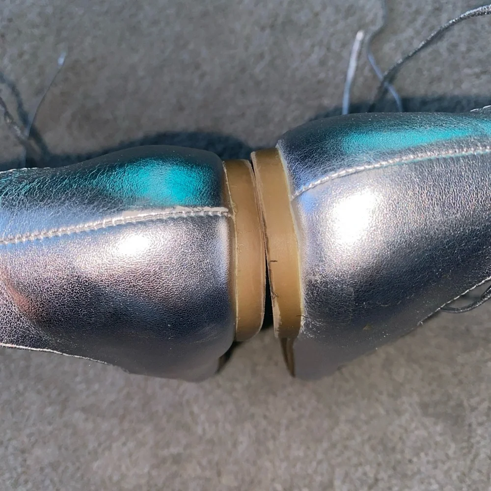 Lands' End kids Girls Size 2 Metallic‎ Silver Ballet Flats lace up - Picture 9 of 13